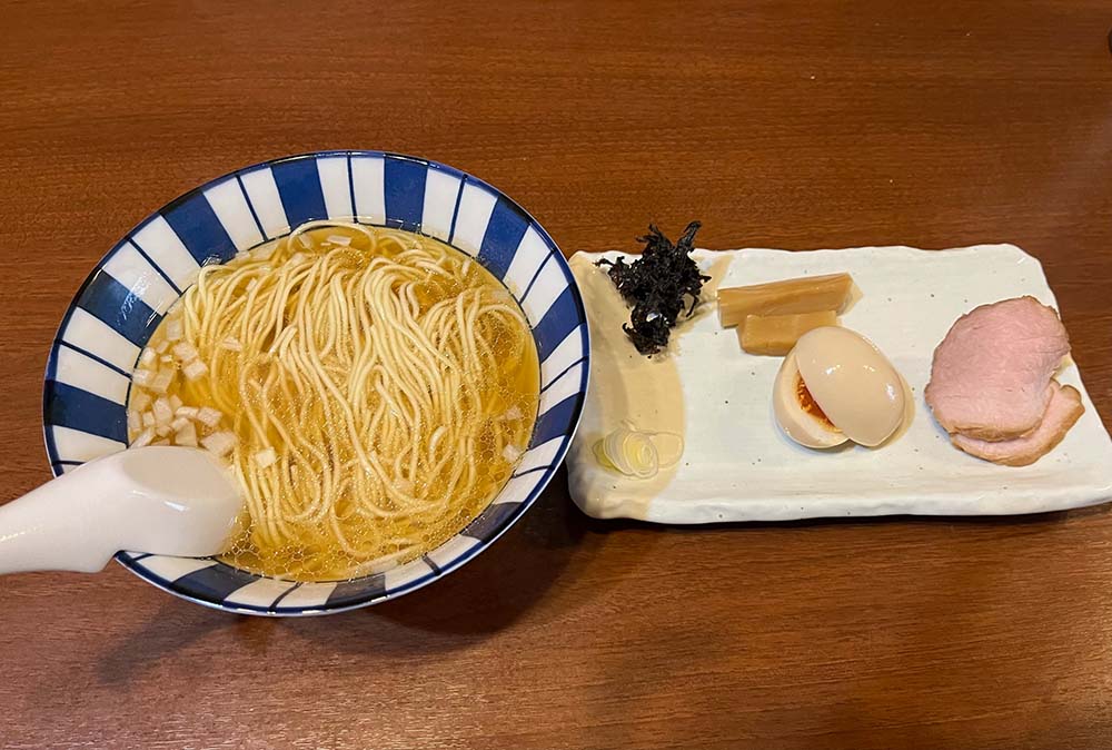 「貪瞋痴（とんじんち）」の氷見産煮干しラーメン